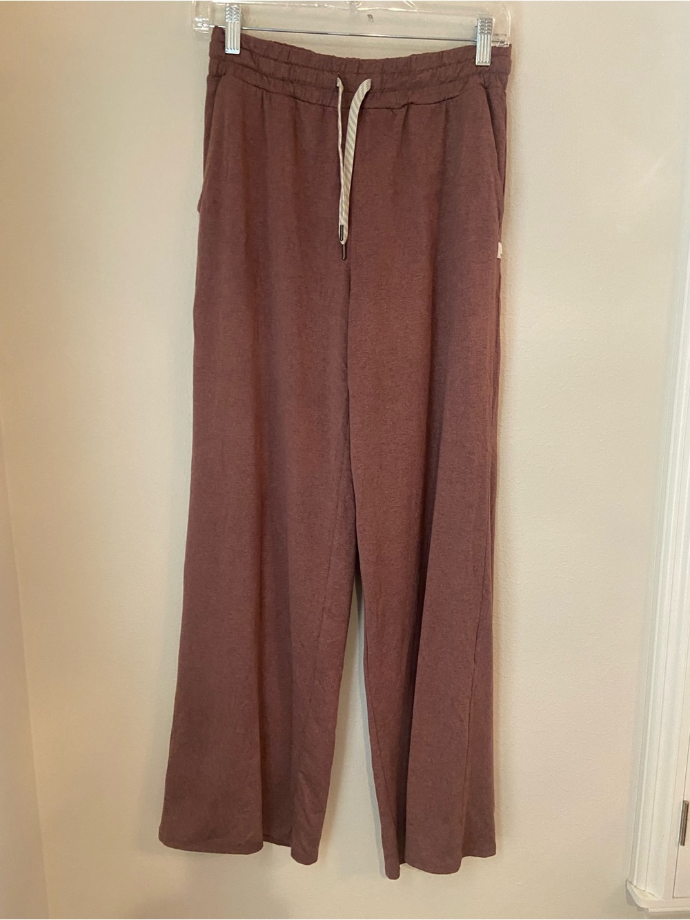 Vuori Halo Essential Wideleg Pants Women’s Small Mauve Brown 30” Inseam